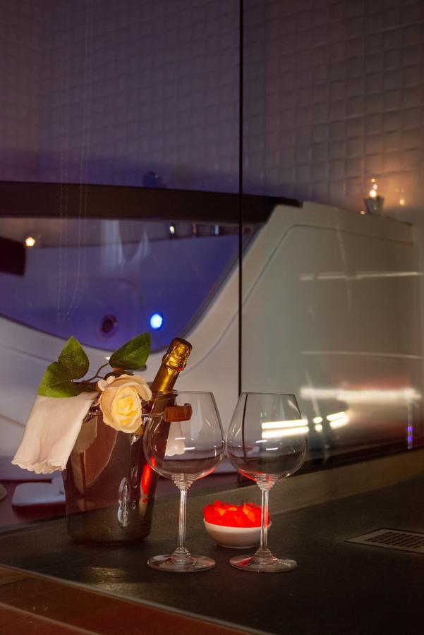 Villa Domus Salento Suites & Rooms Con Parcheggio Privato In Loco Lecce Eksteriør bilde