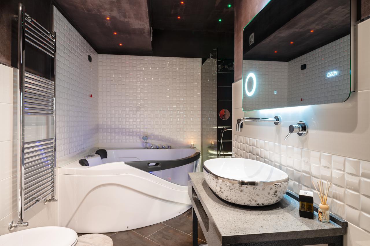 Villa Domus Salento Suites & Rooms Con Parcheggio Privato In Loco Lecce Eksteriør bilde