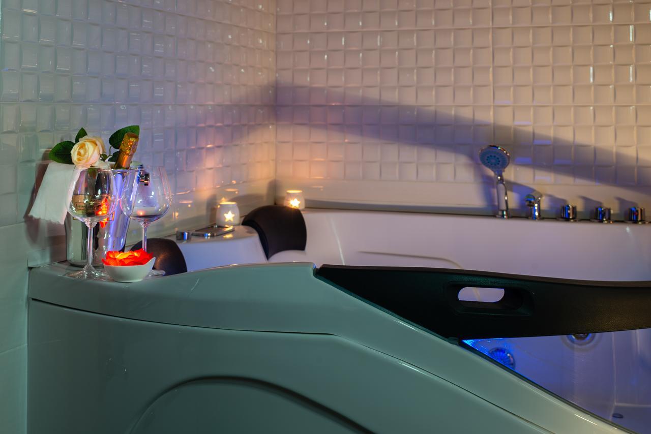 Villa Domus Salento Suites & Rooms Con Parcheggio Privato In Loco Lecce Eksteriør bilde