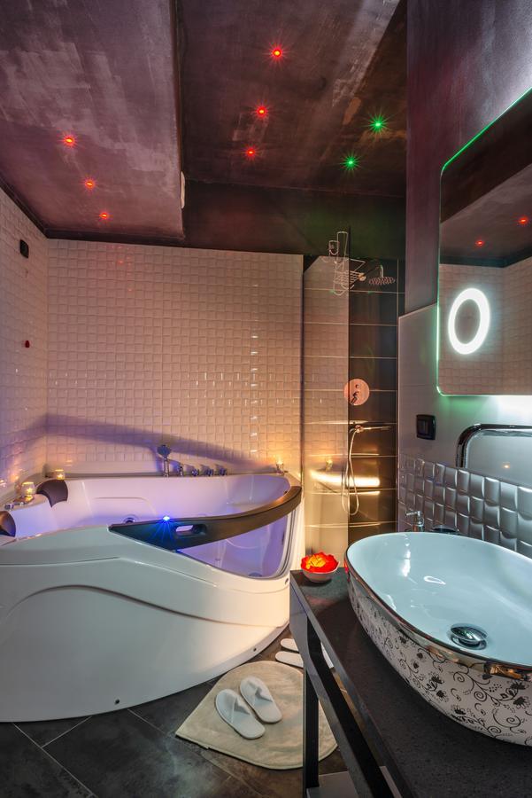 Villa Domus Salento Suites & Rooms Con Parcheggio Privato In Loco Lecce Eksteriør bilde