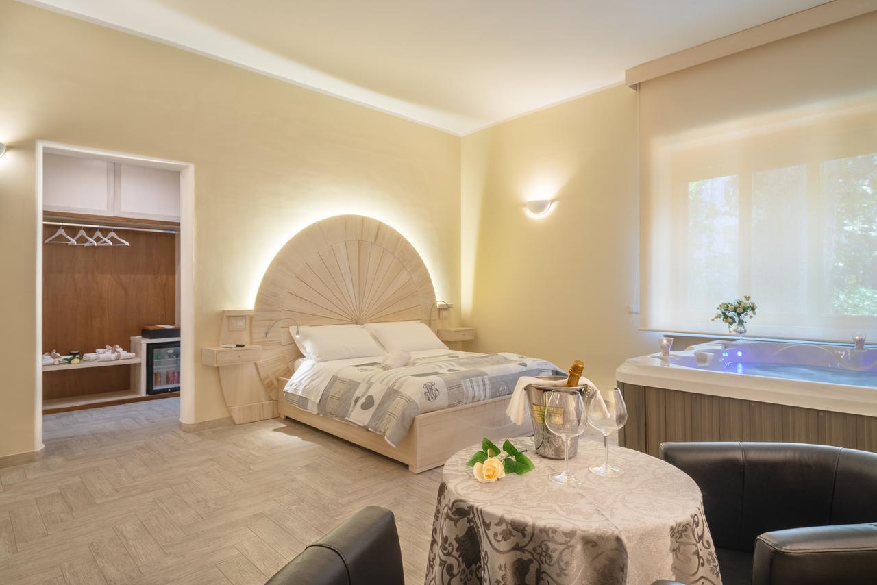 Villa Domus Salento Suites & Rooms Con Parcheggio Privato In Loco Lecce Eksteriør bilde