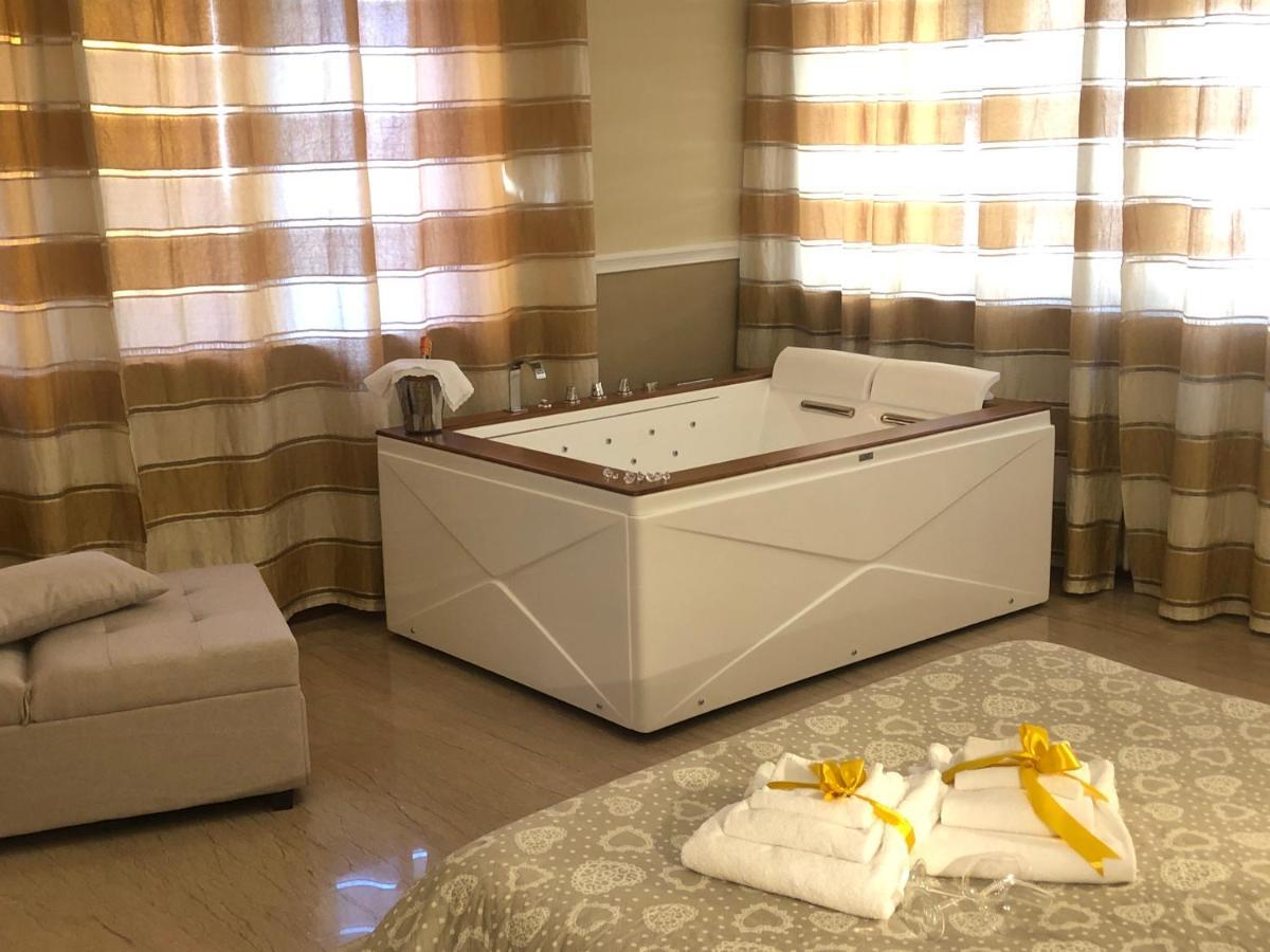 Villa Domus Salento Suites & Rooms Con Parcheggio Privato In Loco Lecce Eksteriør bilde